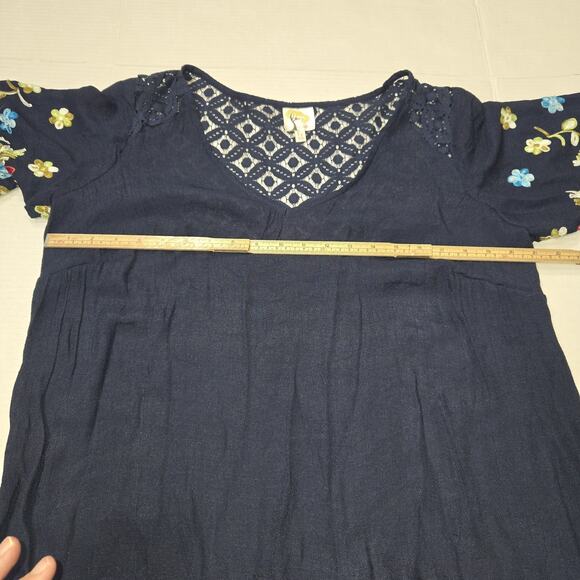 Fig & Flower Women's 1X Navy Blue Floral Embroidered Crochet V-Neck Blouse Top - Picture 7 of 10